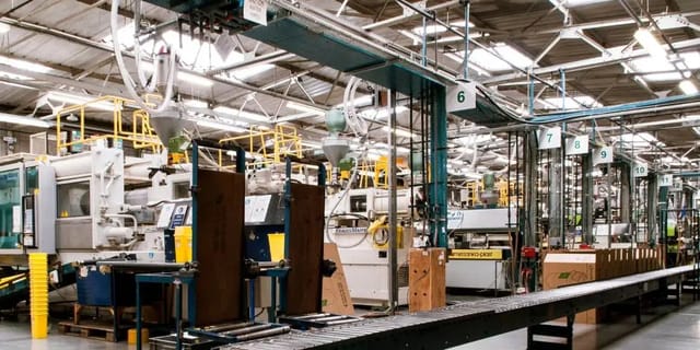Robotics and Automation: High Bay Shop Lights for Modern Manufacturing