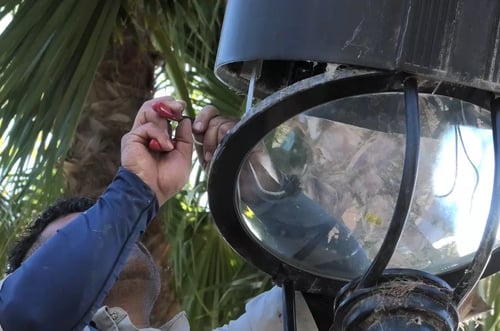 How to install a corn light bulb step 3