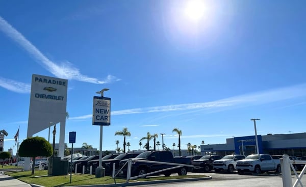 LED auto dealership lights for lot illumination