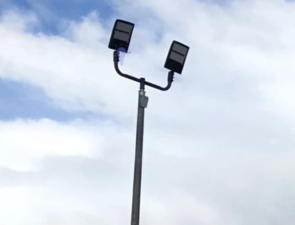Heavy-duty outdoor LED pole light for parking applications